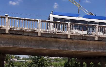 O nouă cale de acces, pe sub podul de pe strada Ismail, este amenajată. Zona este în reparație