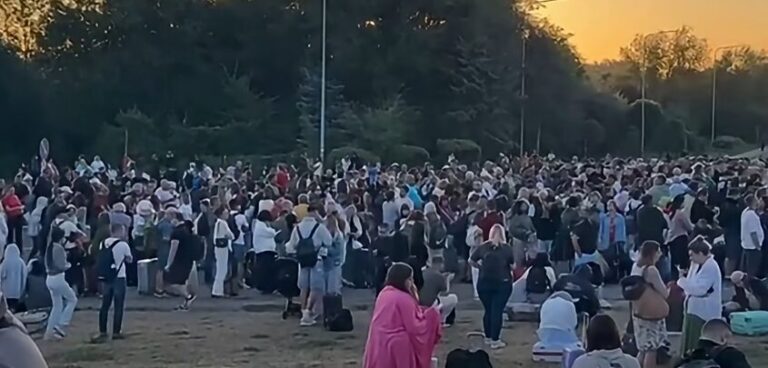 Pasagerii și personalul Aeroportului Chișinău evacuați de urgență. Alertă, matinală, cu bombă