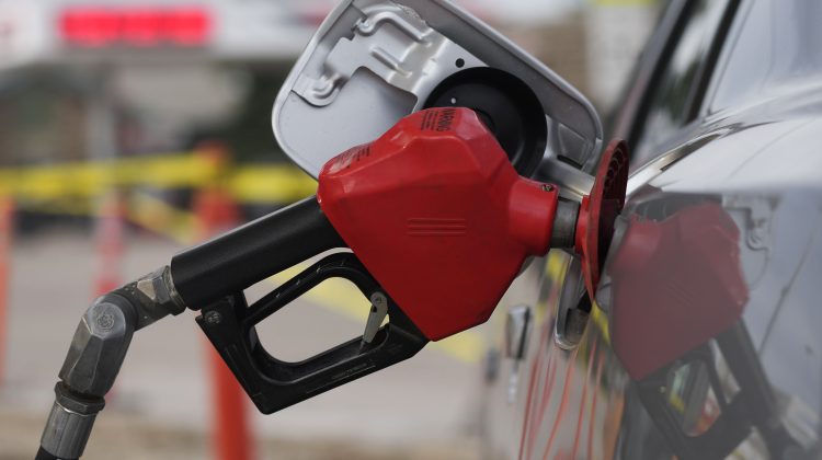 Motorina se ieftinește marți. Benzina devine mai scumpă. Noi prețuri la carburanți pentru 17 august