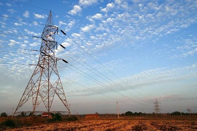 Mii de consumatori rămân astăzi fără electricitate. Premier Energy a publicat lista localităților și a sectoarelor