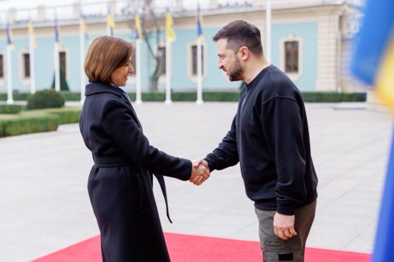 Maia Sandu i-a conferit titlul „Ordinul Republicii” lui Volodymyr Zelenskyy