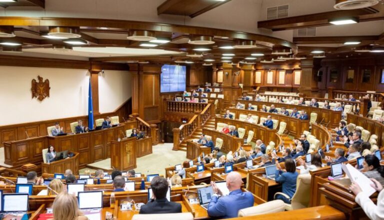 Gata cu vacanța deputaților! Ordinea de zi plină cu 37 de proiecte ce urmează a fi analizate