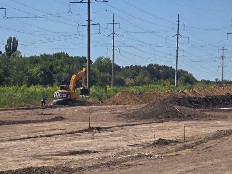 (foto) Cea mai mare parcare de captură este construită în Chișinău. Șoferii își pot lăsa mașinile în siguranță