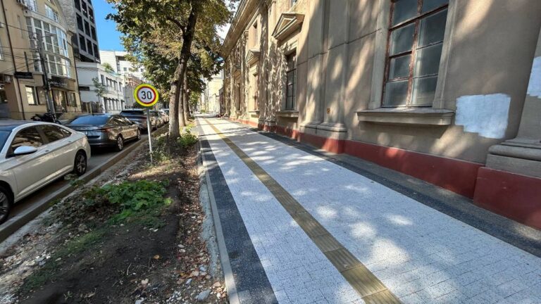 (foto) Cum arată centrul istoric al Chișinăului. Strada Veronica Micle este în reabilitare