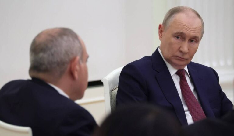 Schimb tensionat de replici între Putin și Paşinian la summitul din Kîrgîstan: „Trebuie să ne ajustăm politicile”
