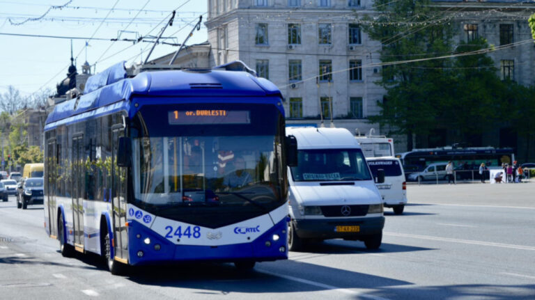 Cu 15% mai multe troleibuze pe străzile din Chișinău. Care sunt cele mai aglomerate rute de la începutul toamnei