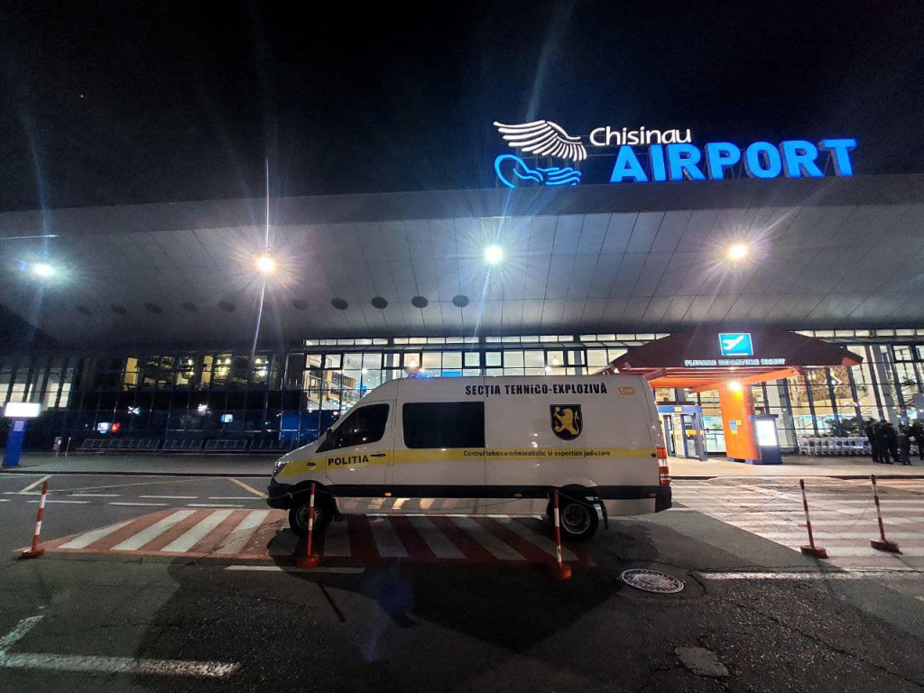 Alertă cu bombă la miezul nopții. Toți pasagerii din Aeroportul Chișinău au fost evacuați