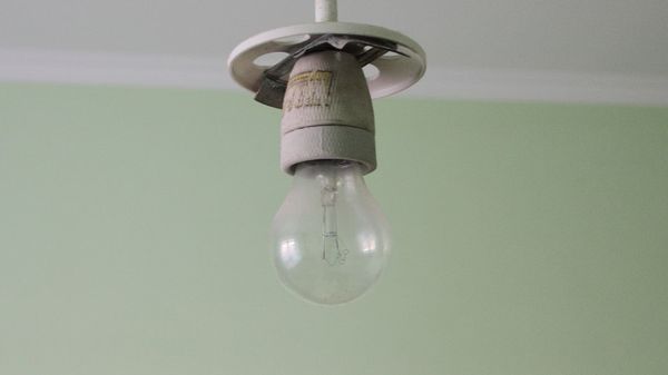 Sectoare din Chișinău și mai multe localități rămân fără electricitate luni, 12 octombrie
