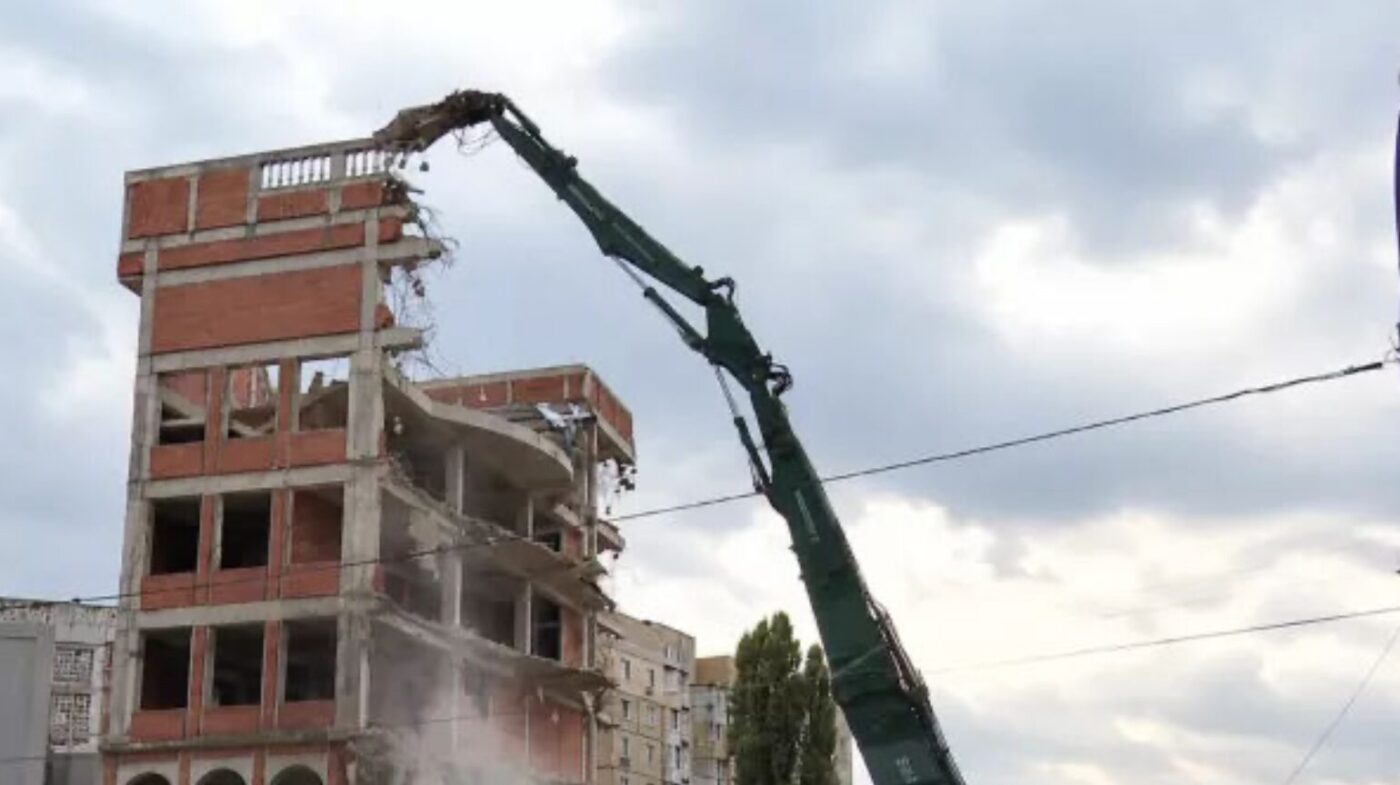 Praf și nemulțumiri la Ciocana: locatarii reclamă lucrările de demolare