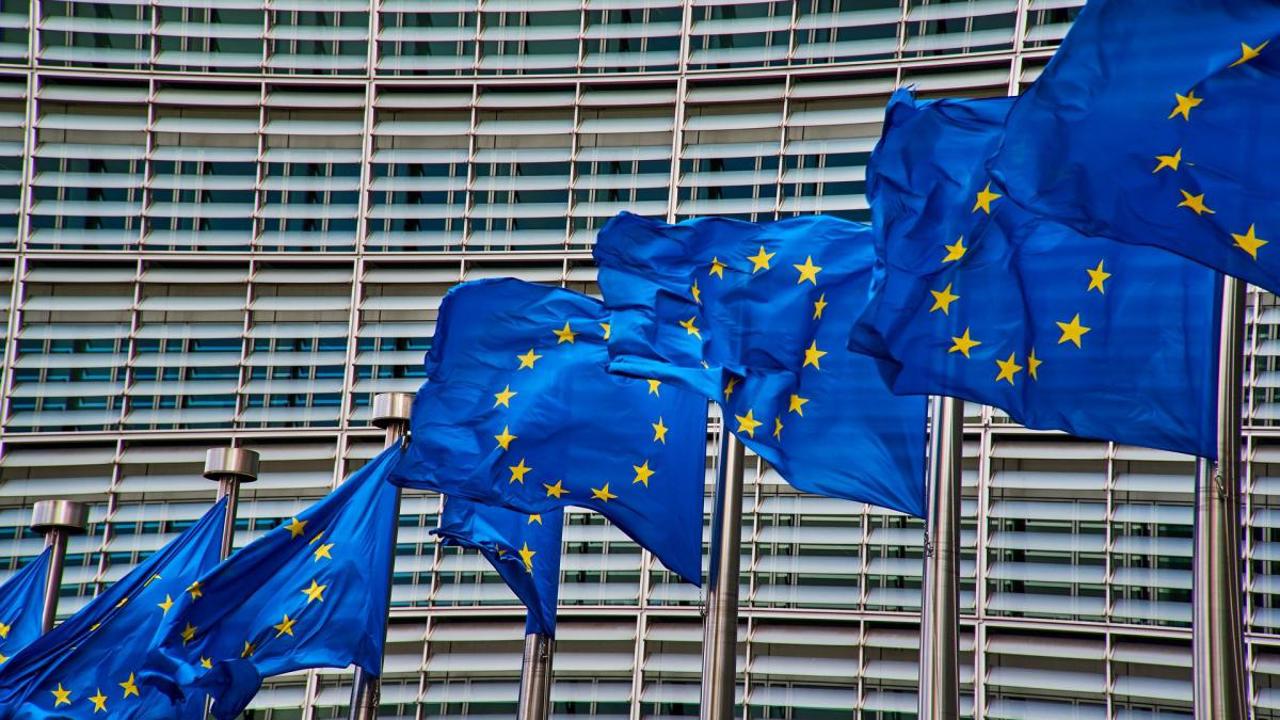 Cinci cetățeni moldoveni rămân pe lista sancțiunilor UE pentru încă un an