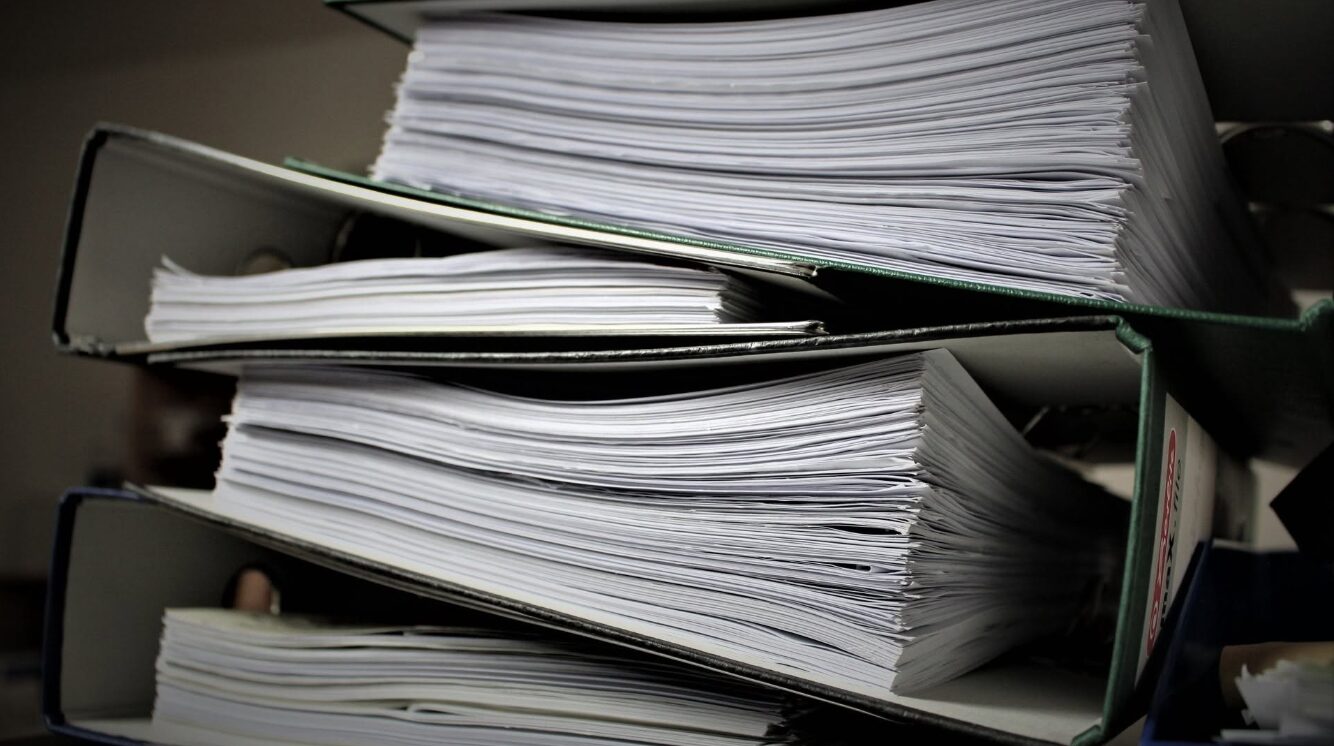Un inginer cadastral a fost condamnat la 9 ani de închisoare. Vindea terenuri publice prin contracte fictive la Trușeni
