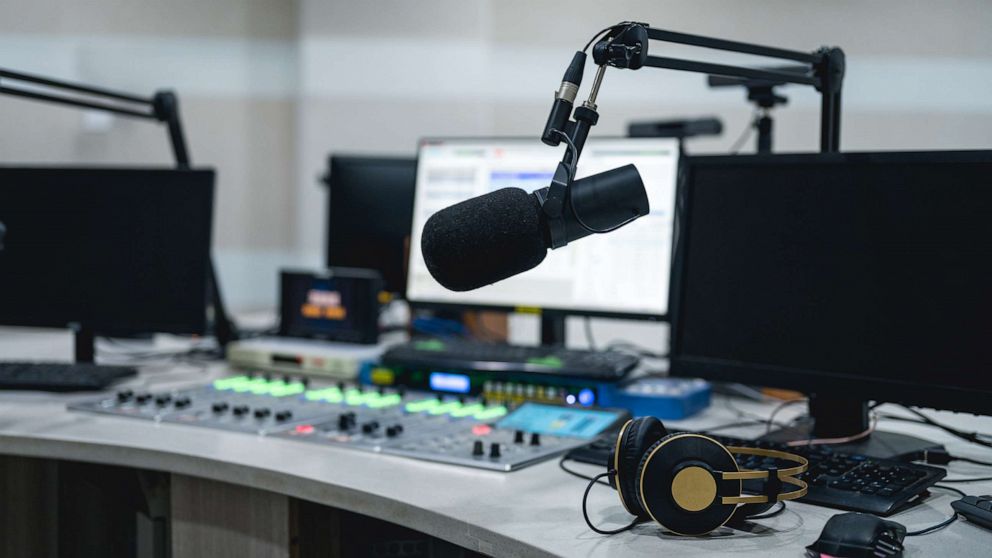 Radio HIT FM și HIT FM TV au pierdut litigiul împotriva Consiliului Audiovizualului. Ce a hotărât instanța
