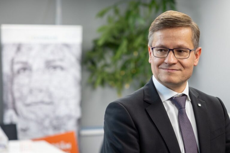 Unul dintre cei mai vechi lideri ai Eximbank a plecat după  28 de ani de activitate